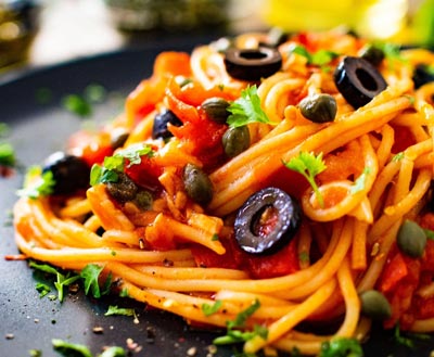 Spaghetti olive e capperi